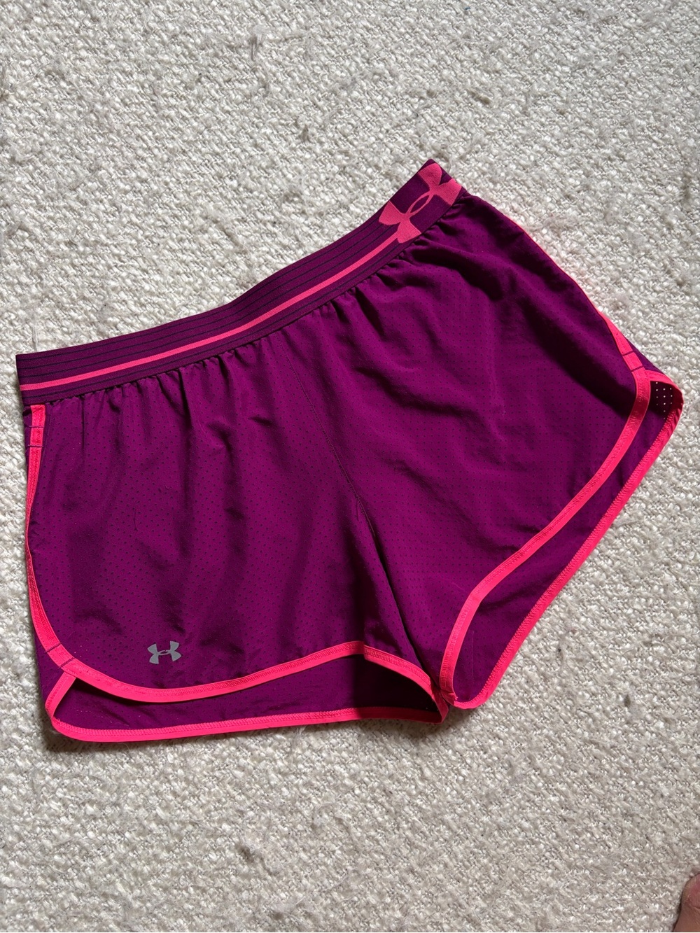 💜 Under Armour Women’s Size Small Purple Mesh Heat Gear Athletic Shorts